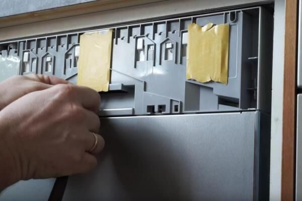 Как встроить посудомоечную машину в готовую кухню: варианты встройки + порядок работ