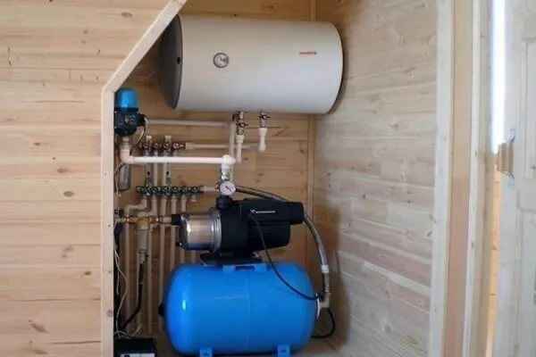 Водоснабжение загородного дома из колодца: специфика обеспечения частных домов колодезной водой