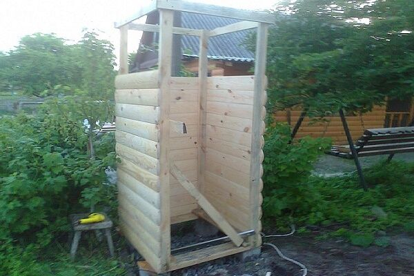 Деревянные душевые кабины для дачи: строительство летнего душа своими руками Деревянные душевые кабины для дачи: строительство летнего душа своими руками