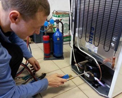 Ремонт холодильника Indesit: как найти и устранить типичные неисправности Ремонт холодильника Indesit: как найти и устранить типичные неисправности