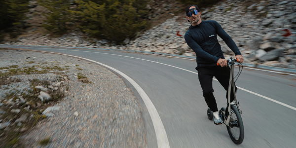 Halfbike представила складной велосипед без седла — на нём нужно ездить стоя Halfbike представила складной велосипед без седла — на нём нужно ездить стоя