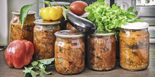 Салаты из кабачков на зиму: 12 простых и&nbsp;вкусных вариантов