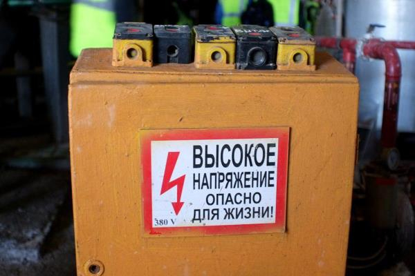 Плакаты по электробезопасности: виды табличек и графических знаков + применение