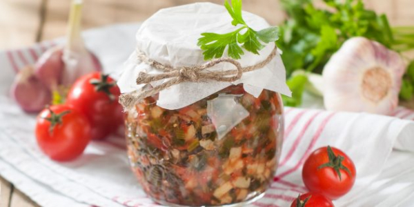 Салаты из кабачков на зиму: 12 простых и&nbsp;вкусных вариантов