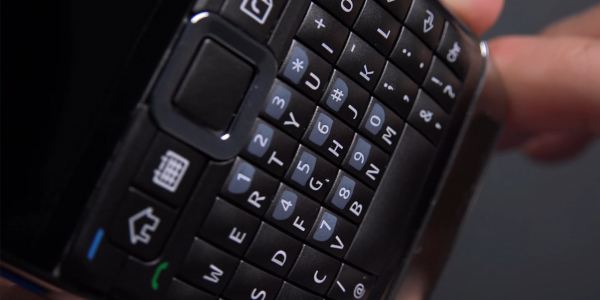 Пальцы помнят: за что мы любили QWERTY-смартфоны и реально ли купить их в 2026 году Пальцы помнят: за что мы любили QWERTY-смартфоны и реально ли купить их в 2026 году