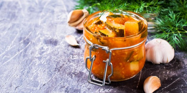 Салаты из кабачков на зиму: 12 простых и&nbsp;вкусных вариантов