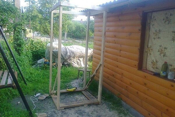 Деревянные душевые кабины для дачи: строительство летнего душа своими руками Деревянные душевые кабины для дачи: строительство летнего душа своими руками