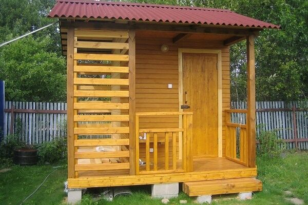 Деревянные душевые кабины для дачи: строительство летнего душа своими руками Деревянные душевые кабины для дачи: строительство летнего душа своими руками