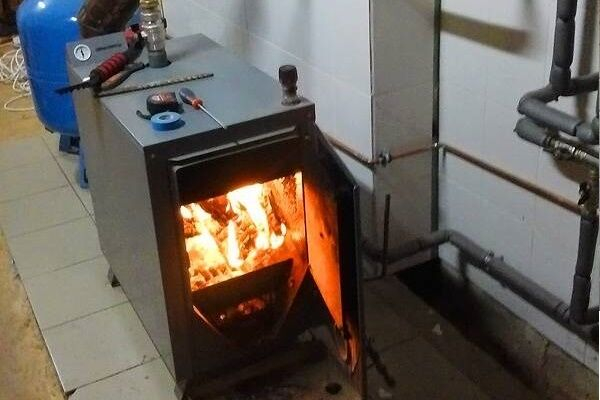 Система отопления с естественной циркуляцией: распространенные схемы водяных контуров Система отопления с естественной циркуляцией: распространенные схемы водяных контуров
