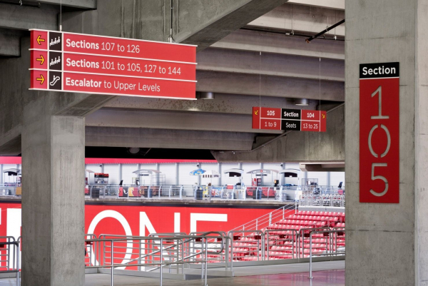Навигация на стадионе как часть дизайна: чему учит система указателей State Farm Stadium Навигация на стадионе как часть дизайна: чему учит система указателей State Farm Stadium