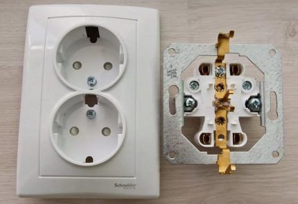 Как установить и подключить розетку: пошаговое руководство