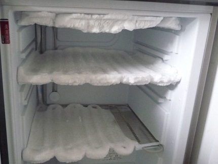 Почему не работает холодильник, а морозилка работает? Поиск неисправности и ее устранение Почему не работает холодильник, а морозилка работает? Поиск неисправности и ее устранение