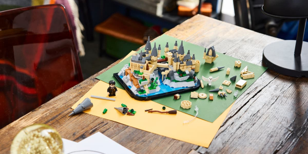 Lego&nbsp;представила самый маленький Хогвартс в&nbsp;истории &mdash; с&nbsp;Тайной комнатой и&nbsp;Зеркалом Еиналеж