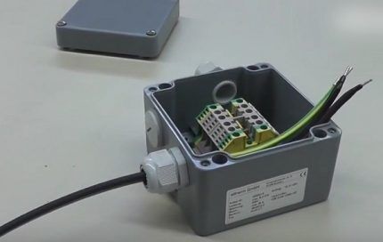 Подключение греющего кабеля: детальные инструкции по монтажу саморегулирующейся системы обогрева Подключение греющего кабеля: детальные инструкции по монтажу саморегулирующейся системы обогрева