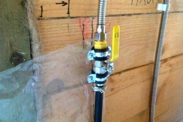 Прокладка газопровода в футляре через стену: специфика устройства узла ввода в дом трубы для газа Прокладка газопровода в футляре через стену: специфика устройства узла ввода в дом трубы для газа