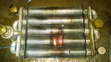 Ремонт теплообменника газового котла своими руками + инструктаж по ремонту и замене детали Ремонт теплообменника газового котла своими руками + инструктаж по ремонту и замене детали