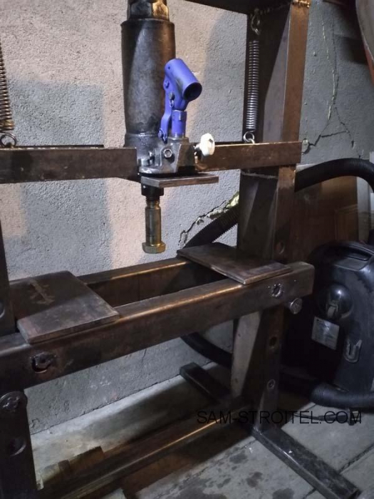Сделал пресс из домкрата своими руками Сделал пресс из домкрата своими руками