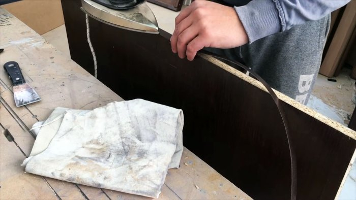 Как защитить кромки ЛДСП от влаги. Клейка кромки утюгом
