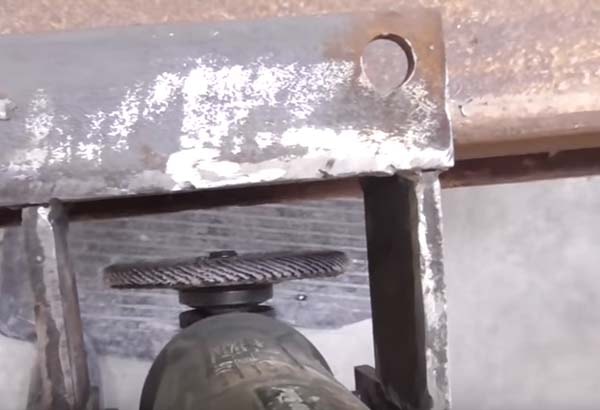 Отрезной станок из болгарки Отрезной станок из болгарки