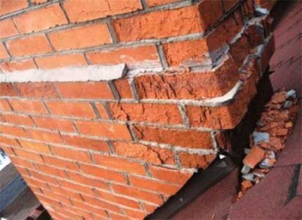 Почему в квартире вытяжка дует в обратную сторону: основные причины и способы устранения обратной тяги Почему в квартире вытяжка дует в обратную сторону: основные причины и способы устранения обратной тяги