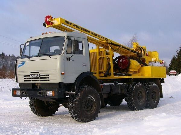 Где и когда лучше бурить скважину на участке: общие правила + советы опытных буровиков