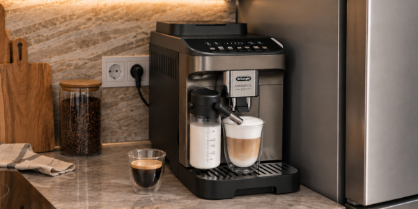 У этой популярной кофемашины от DeLonghi стабильно высокий рейтинг &mdash; за что её так хвалят