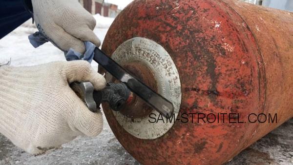 Печь в гараж из газового баллона (29 фото изготовления)