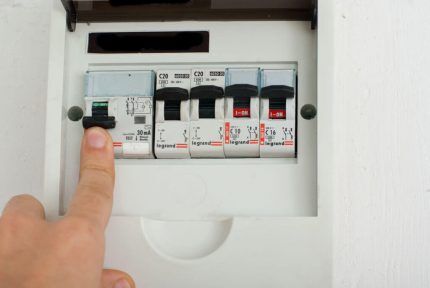 Как разобрать вентилятор вытяжки в ванной: инструкция по разборке и чистке вытяжного вентилятора Как разобрать вентилятор вытяжки в ванной: инструкция по разборке и чистке вытяжного вентилятора