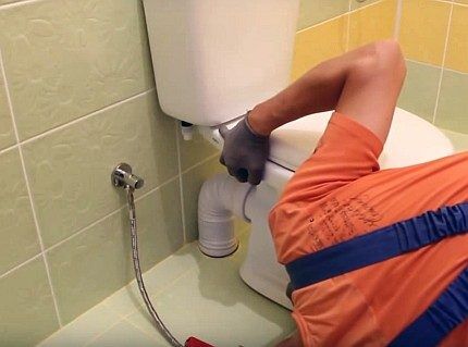 Как подключить унитаз к канализации: обзор технологий монтажа всех видов унитазов