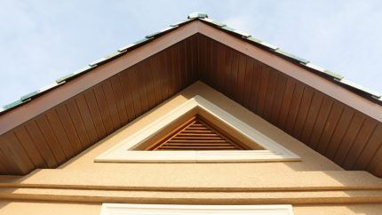 Вентиляция в частном доме через фронтон: варианты обустройства Вентиляция в частном доме через фронтон: варианты обустройства