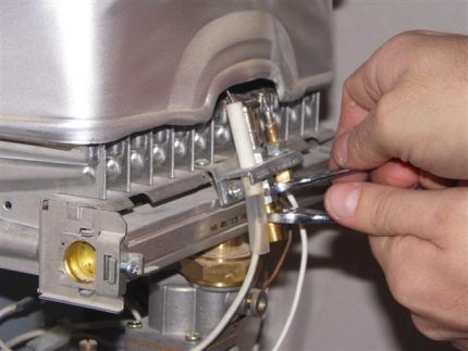 Газовая колонка зажигается и тухнет: почему колонка гаснет и как это исправить Газовая колонка зажигается и тухнет: почему колонка гаснет и как это исправить