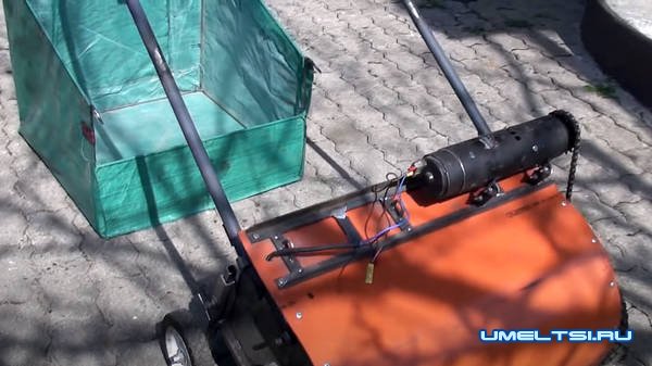 Делаем механическую щетку с бункером для уборки листьев Делаем механическую щетку с бункером для уборки листьев