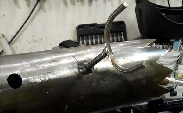 Самодельная походная печка из куска трубы и газовой горелки Самодельная походная печка из куска трубы и газовой горелки