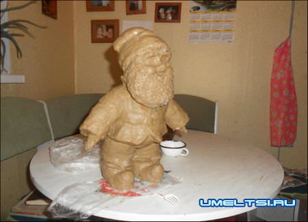Гном из пластиковых бутылок