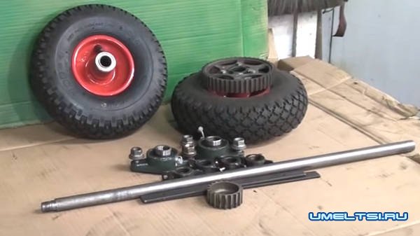 Делаем механическую щетку с бункером для уборки листьев Делаем механическую щетку с бункером для уборки листьев