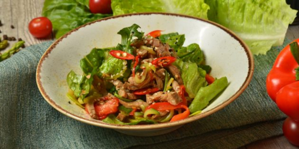 12 очень вкусных салатов с&nbsp;говядиной, которые точно стоит попробовать