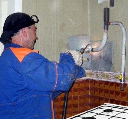 Как перенести газовую трубу в квартире: правила переноса и советы по расположению