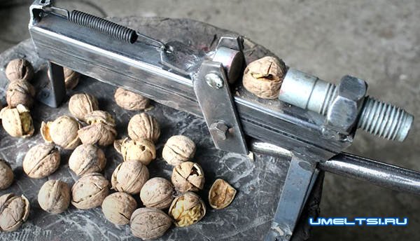Самодельный настольный орехокол своими руками Самодельный настольный орехокол своими руками