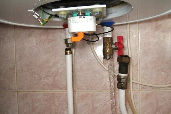 Как слить воду из водонагревателя для консервации системы водоснабжения Как слить воду из водонагревателя для консервации системы водоснабжения