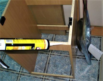 Установка накладной мойки: основные этапы монтажа мойки своими руками Установка накладной мойки: основные этапы монтажа мойки своими руками