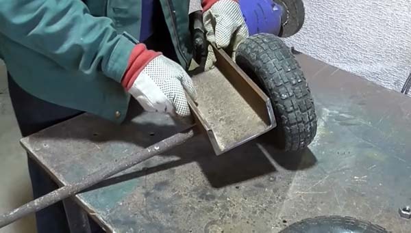 Самодельное приспособление из колёс от садовой тачки Самодельное приспособление из колёс от садовой тачки